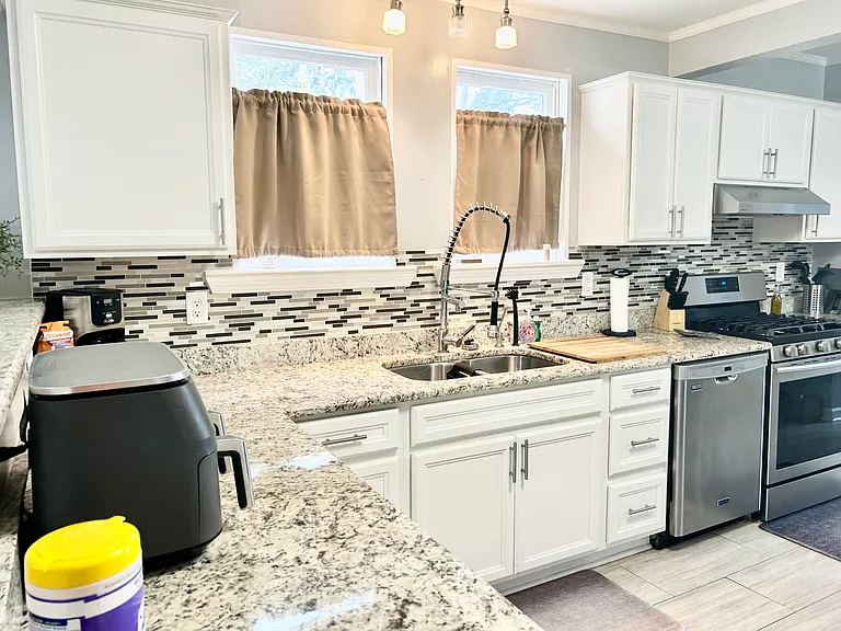 5057 Blackburn St — Photo 16