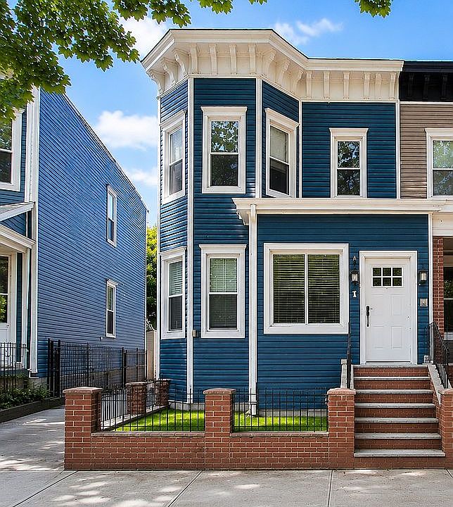 1st image of 275 E 9th St