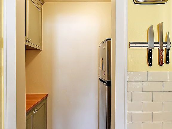 5th image of 220 W Olympic Pl APT 204