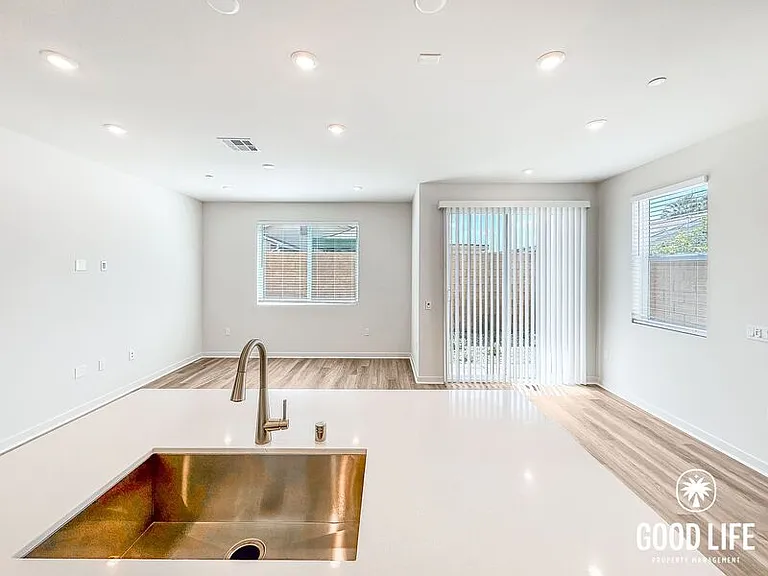 7006 Solara Way — Photo 11