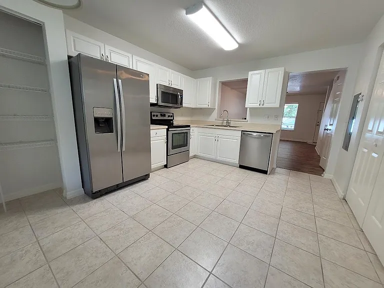 2348 SW 42nd Dr #148 — Photo 4