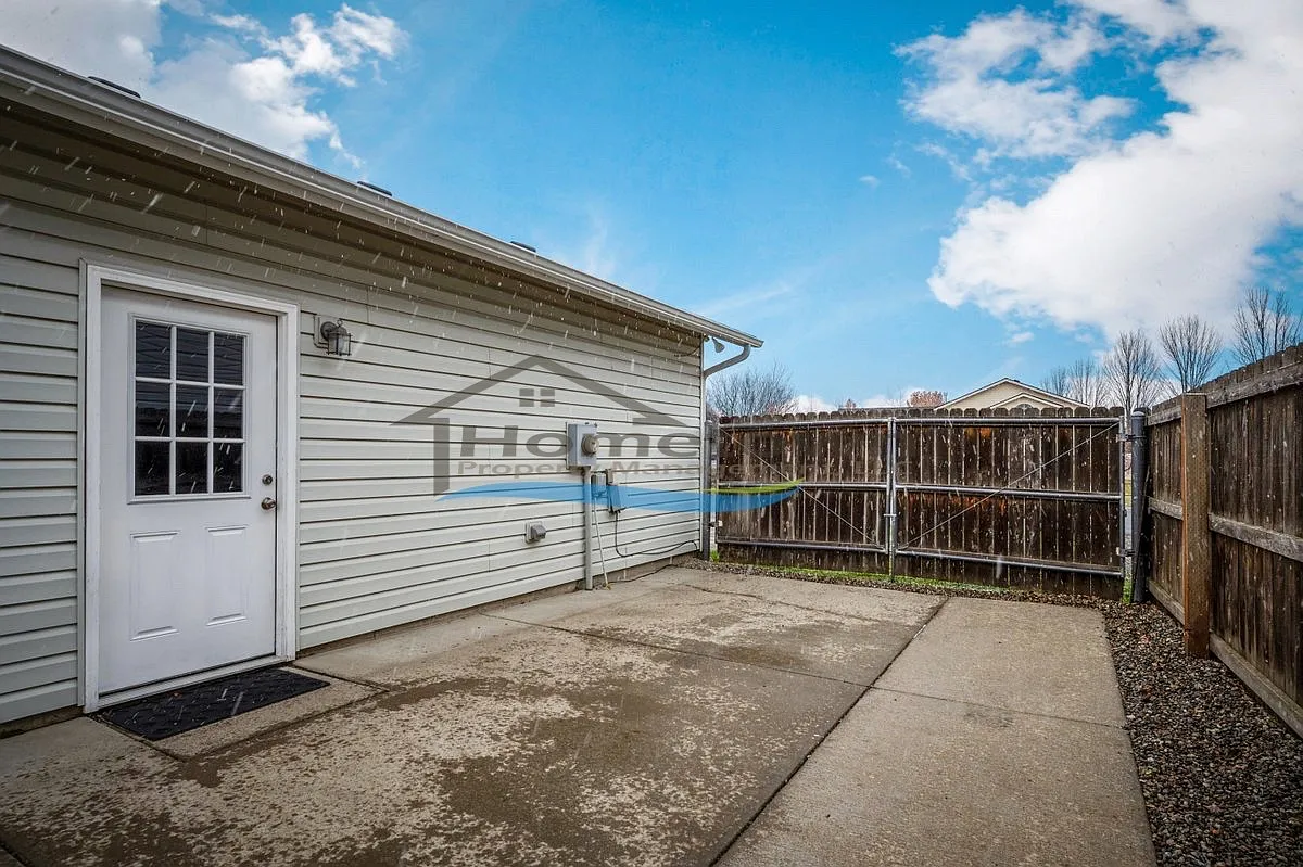 4 bed, 1792 sqft, $2,100 — Photo 3