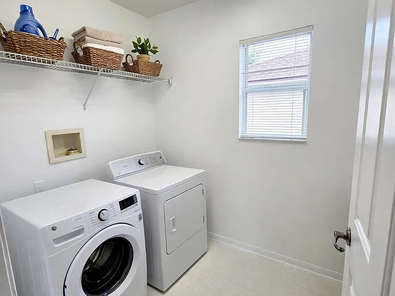 2472 Brownwood Dr — Photo 14