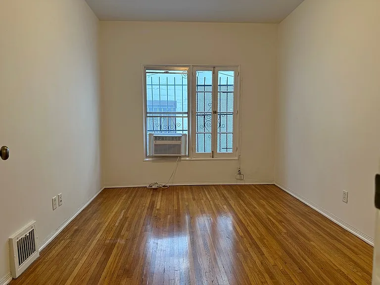 650 S Cloverdale Ave #1 — Photo 8