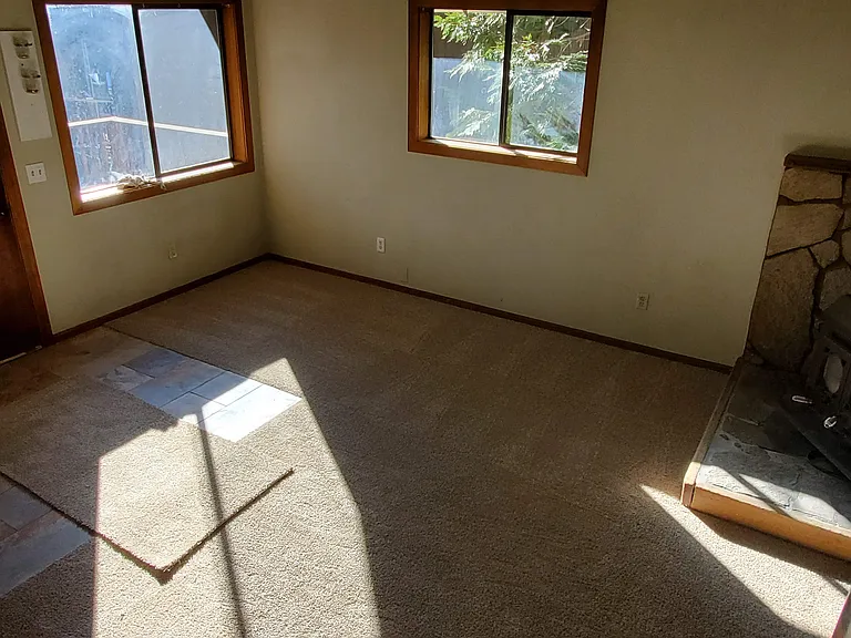 8695 Golden Ave — Photo 17