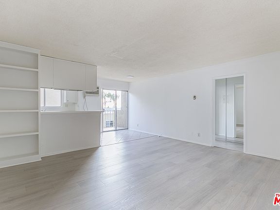 4th image of 1011 Palm Ave #418