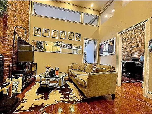 4th image of 464 W 23rd St #F4