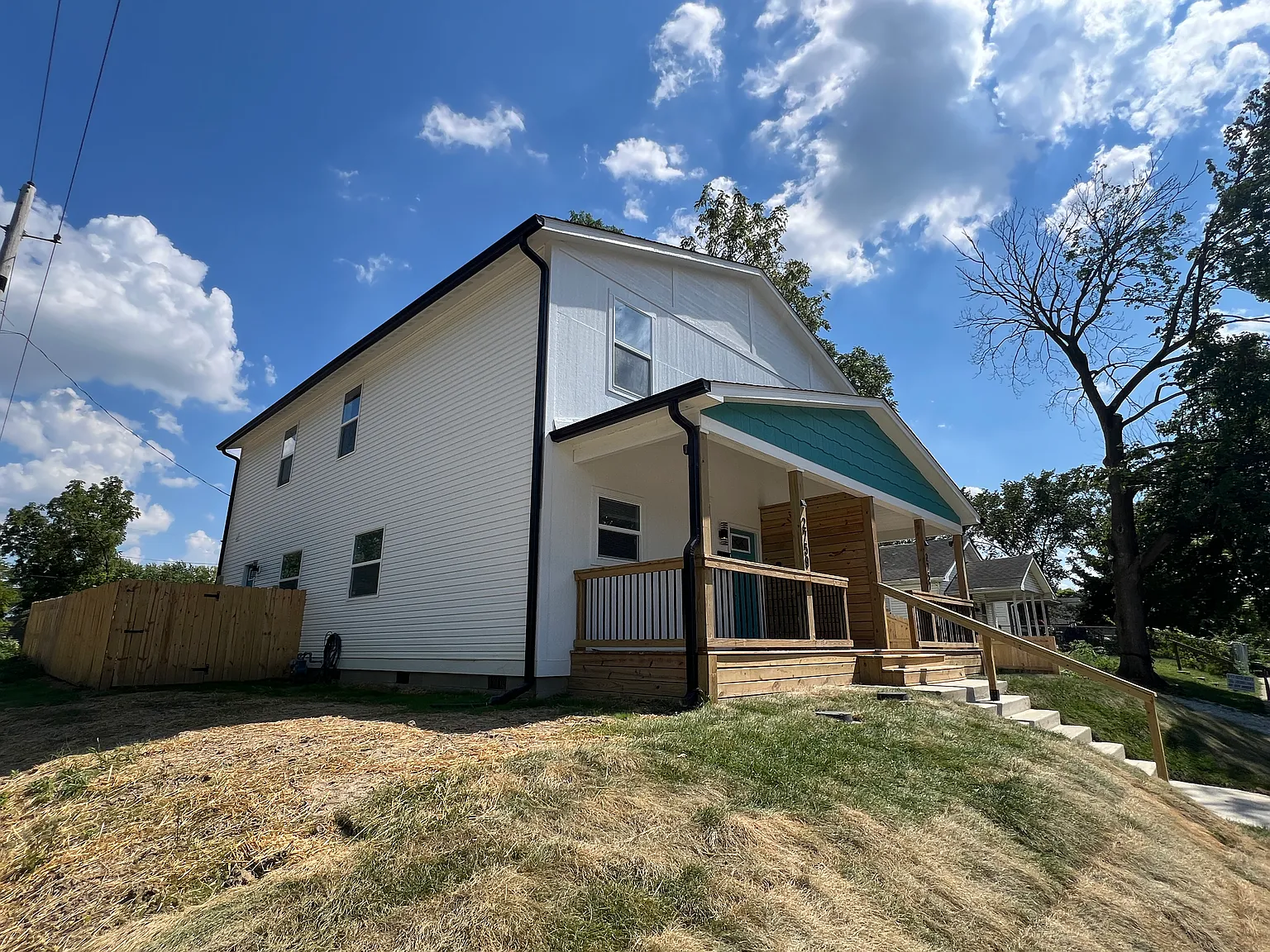 3 bed, 2.5 bath, 1440 sqft, $2,295 — Photo 3