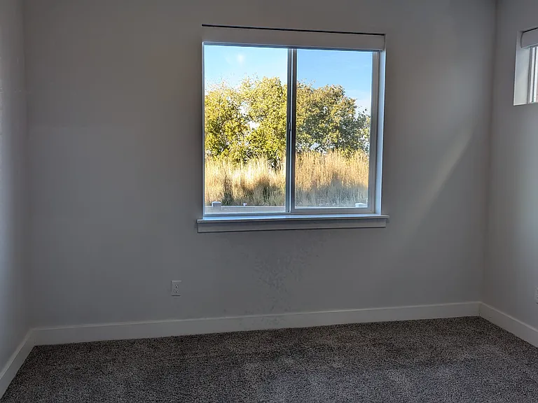745 N 380 W #D101 — Photo 11