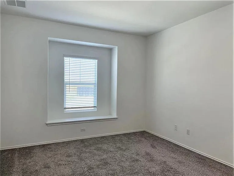 1424 Linwood St — Photo 11