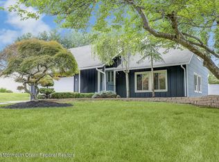 9 Lamb Ln, Manalapan, NJ 07726