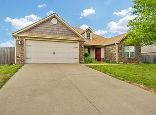 530 Lasso Ln, Centerton, AR 72719