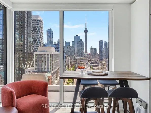 280 Dundas St W #1805, Toronto, ON M5A 3W1