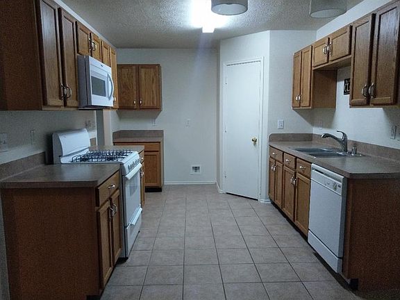 4th image of 10415 Hurst Hill Ln