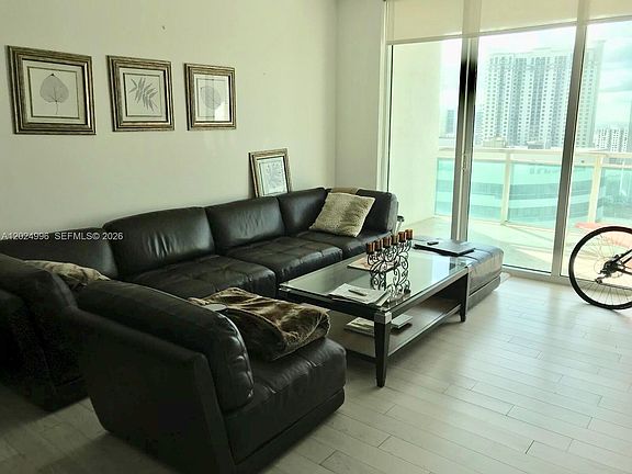 4th image of 950 Brickell Bay Dr APT 2000