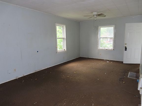 3rd image of 1624 E Fox St