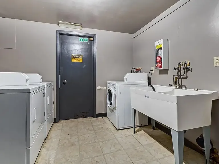 911 Preston Ave S #2 — Photo 6