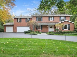 885 Woodland Dr, Glenview, IL