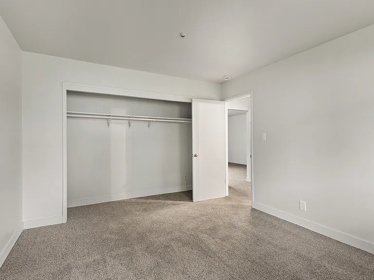 Los Robles Apartments — Photo 23