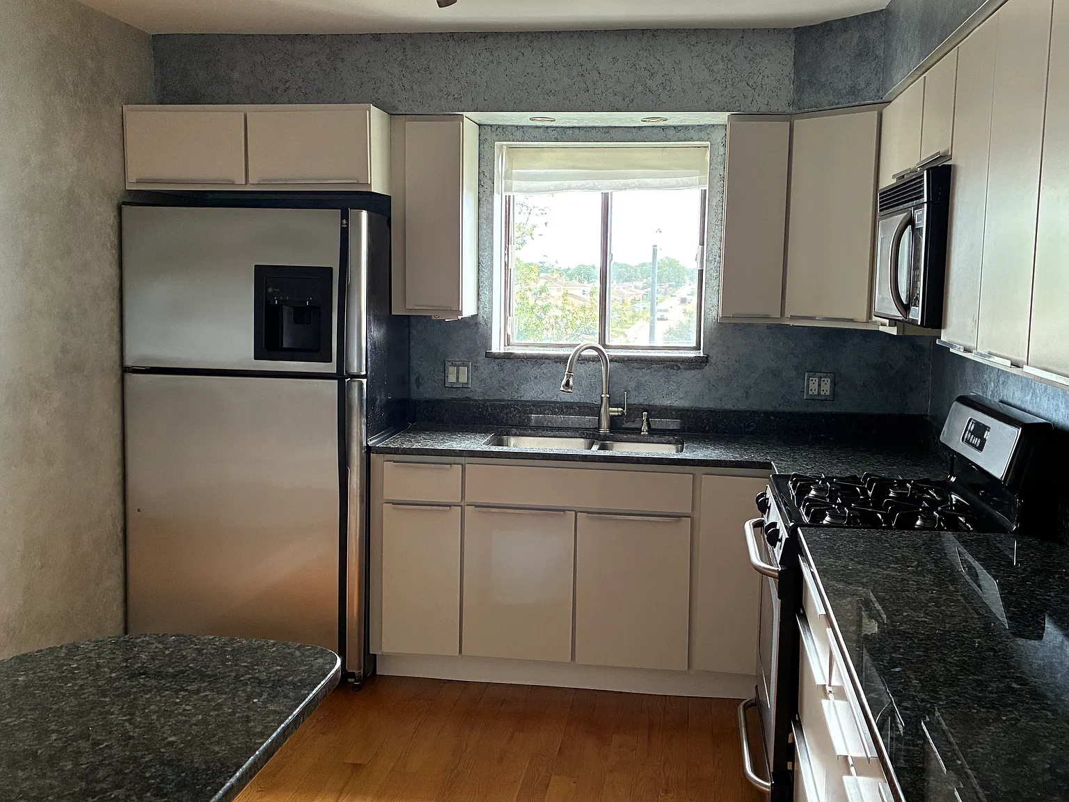 1 bed, 800 sqft, $1,650 — Photo 3