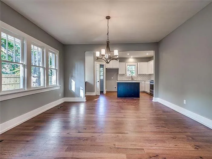 2213 N Shartel Ave — Photo 9