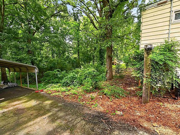 5th image of 210 Belmont Dr