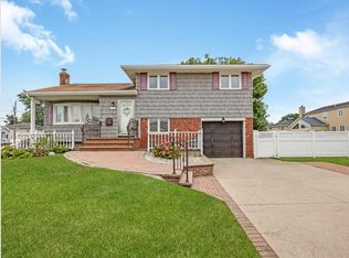 162 Washington Street, Farmingdale, NY 11735