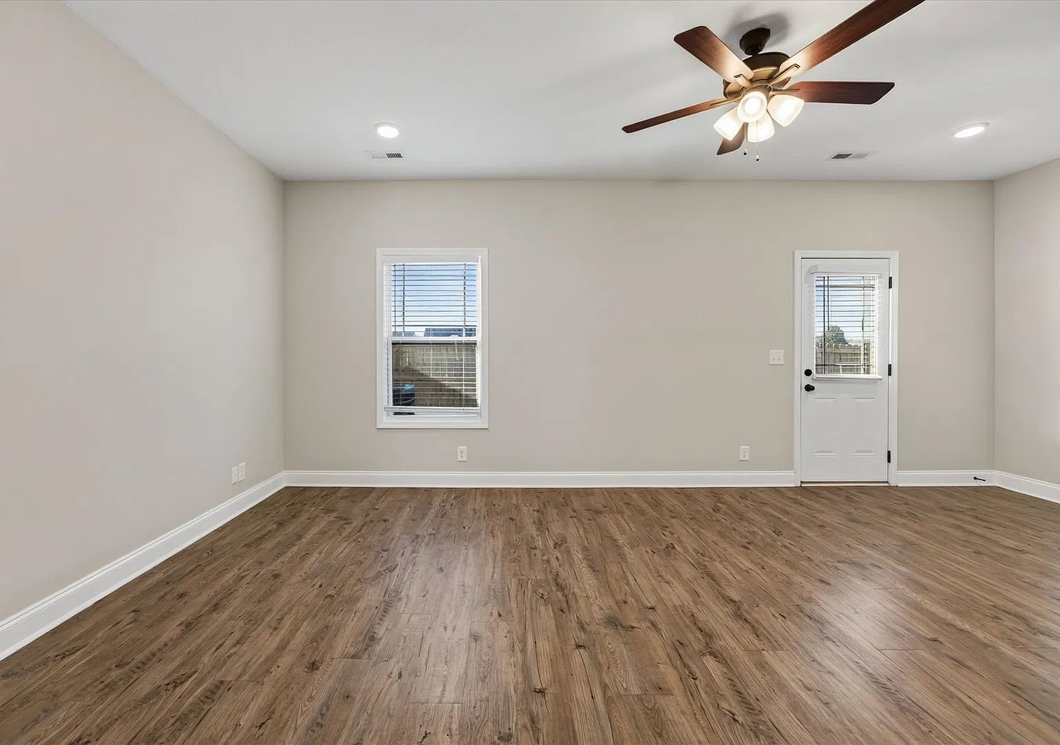 Pet Friendly Three Bedroom with Garage! — Photo 3