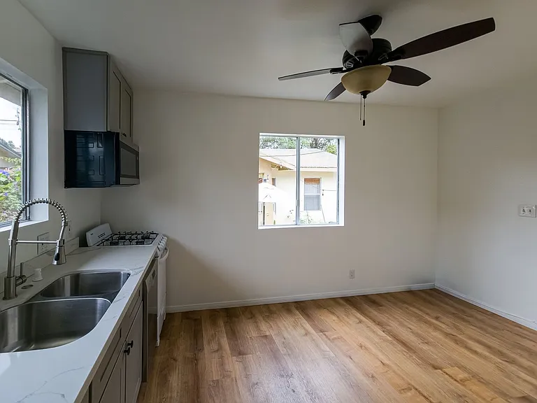 4126 Cumberland Ave — Photo 10
