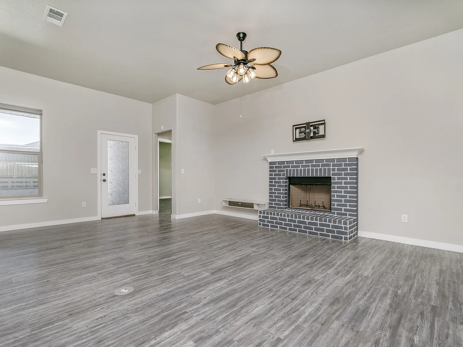 3 bed, 1872 sqft, $2,400 — Photo 3