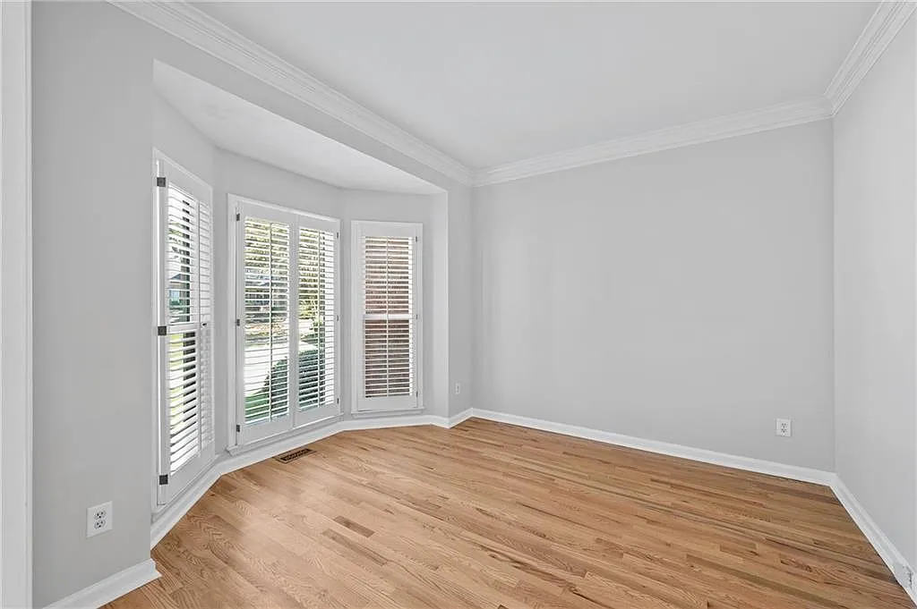 4 bed, 2.5 bath, 2843 sqft, $4,000 — Photo 4