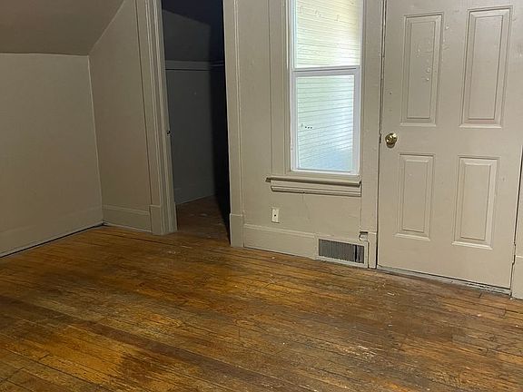 3rd image of 5028 N Nelson St #3