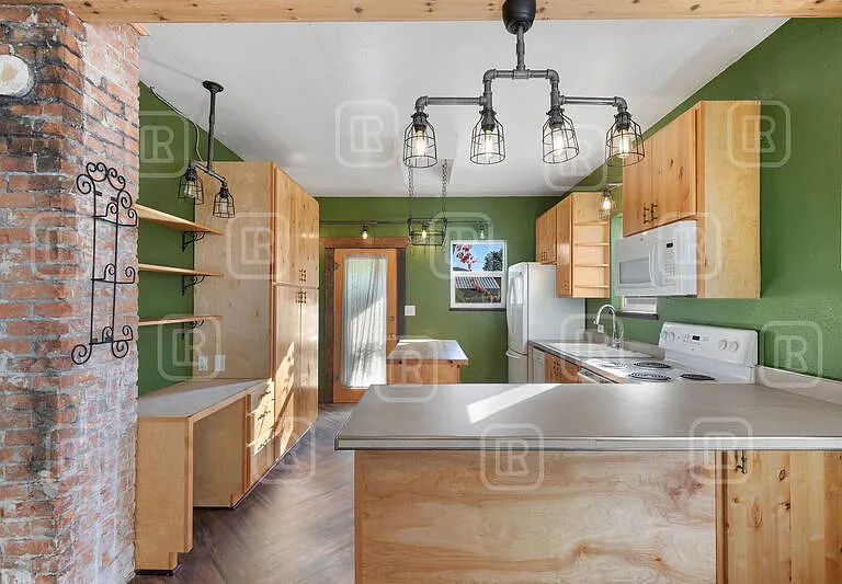 1414 N Adams St — Photo 8
