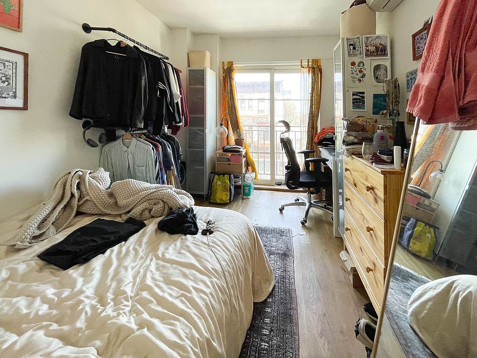 1st image of 824 Saint Johns Pl APT 3
