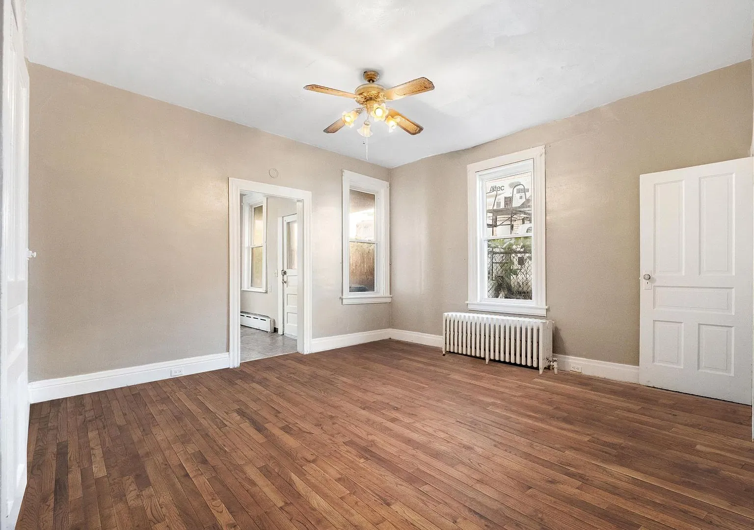 4431 Howley St — Photo 4