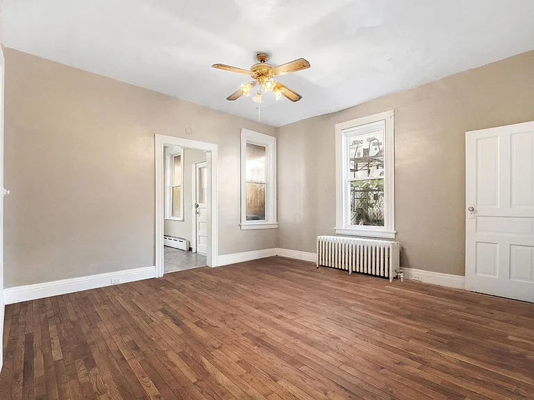 4431 Howley St — Photo 4