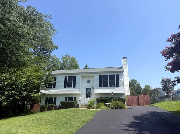 11512 Woodland View Dr, Fredericksburg, VA 22407