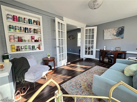 4th image of 1496 Brainard Rd