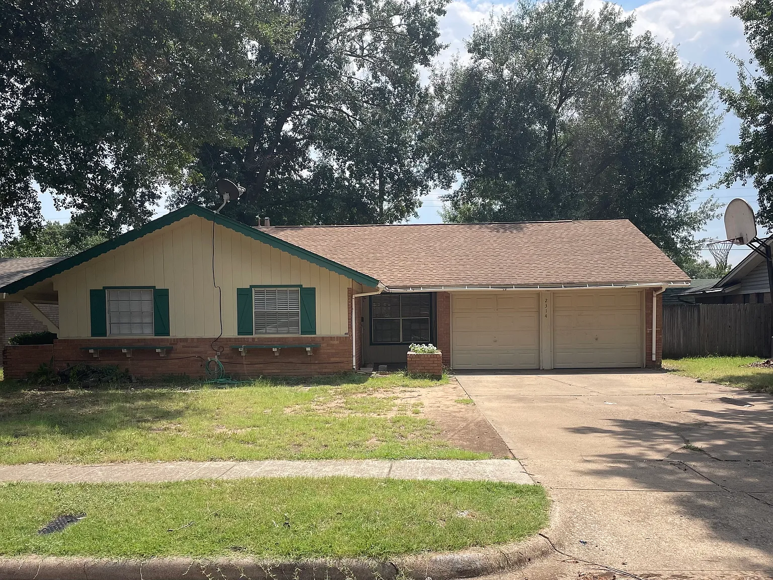 3 bed, 1404 sqft, $2,000 — Photo 1