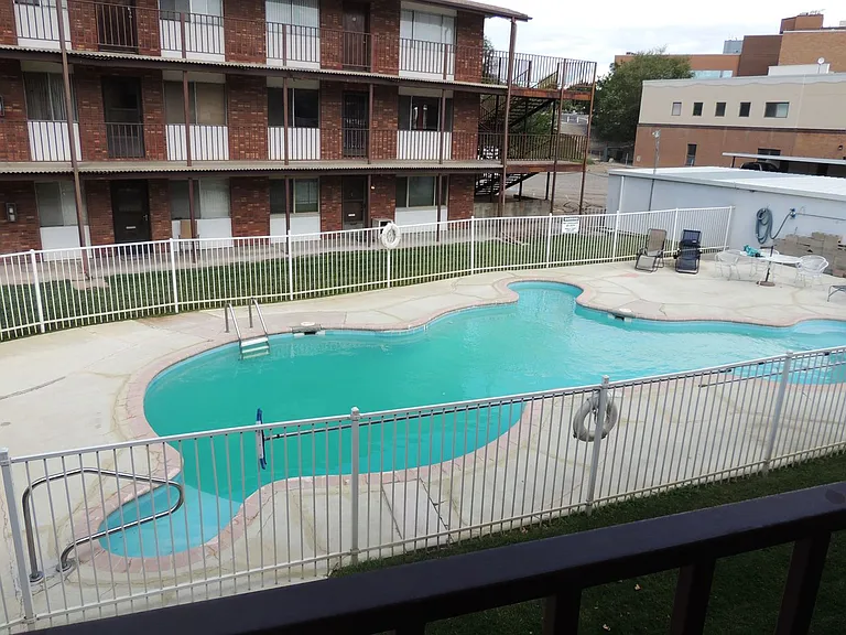 580 Cliff Ct #21 — Photo 2