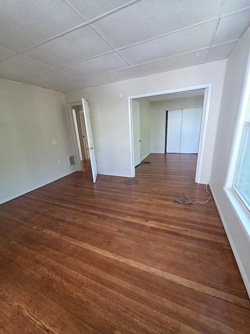189 Parsells Ave - 189 Parsells Ave — Photo 3