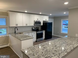 6 Spring Ln, Levittown, PA 19055