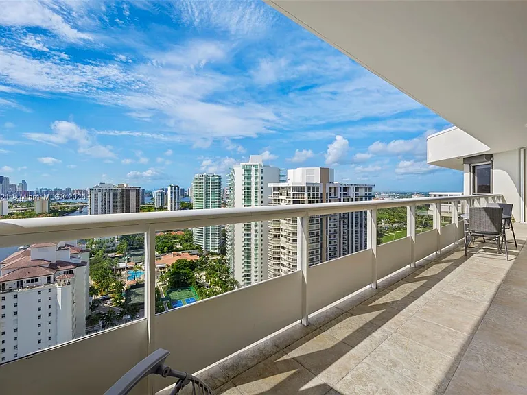 20191 E Country Club Dr #TS8 — Photo 22
