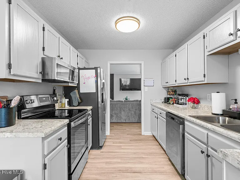 211 Clydesdale Ct — Photo 13