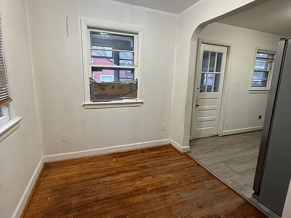2nd image of 3908 Clifford St