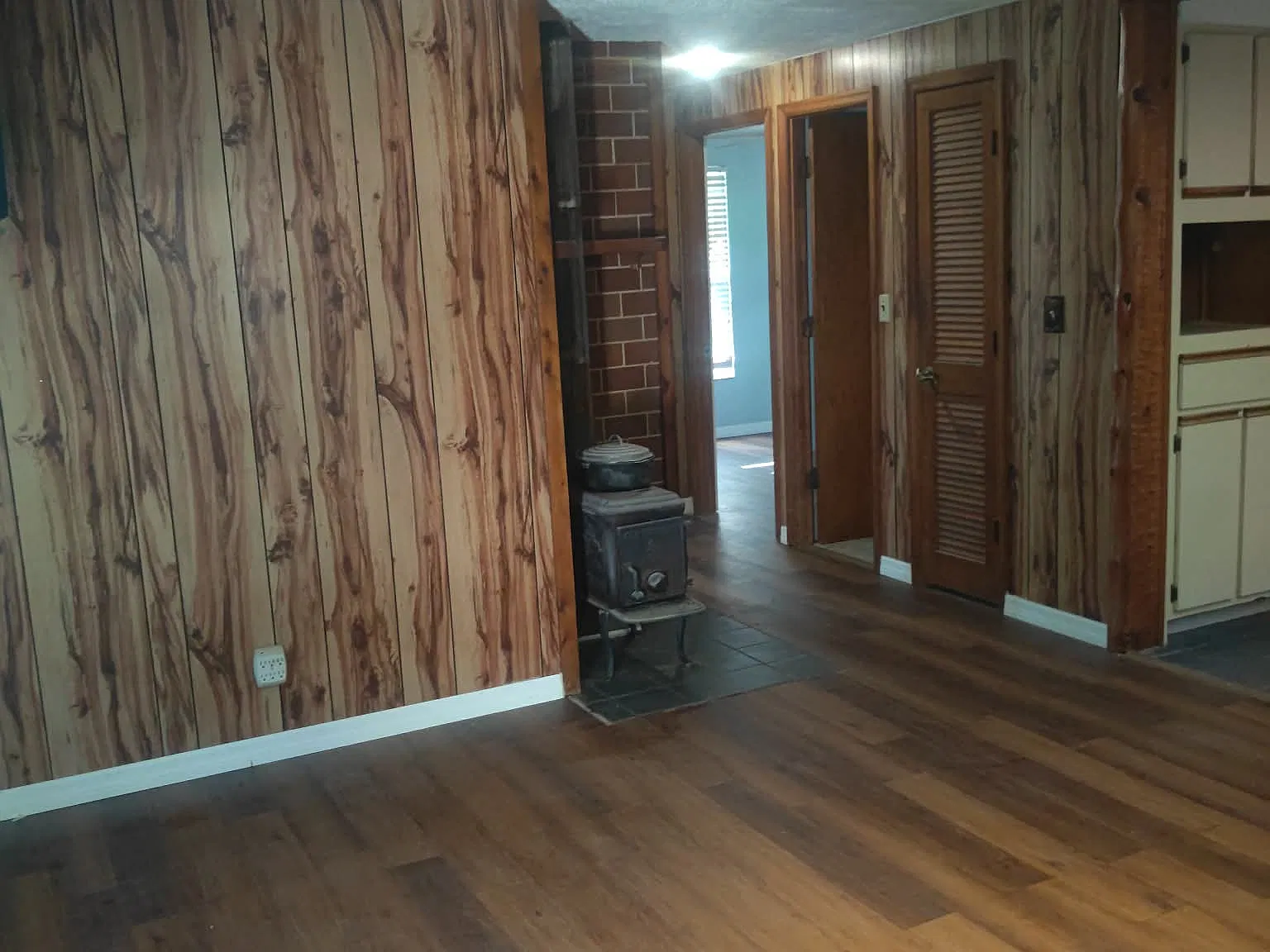 3 bed, 968 sqft, $2,400 — Photo 2