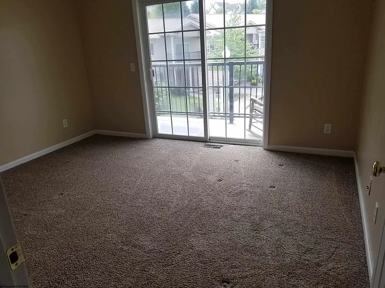 136 Barrington Ct — Photo 24