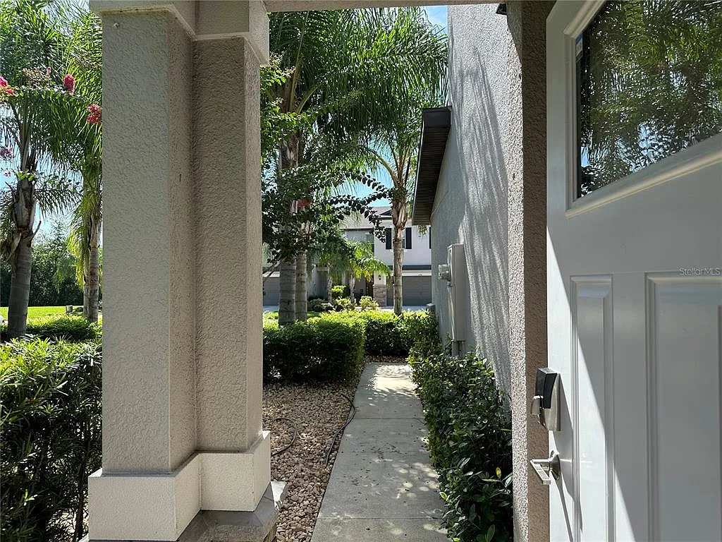 3 bed, 2.5 bath, 1801 sqft, $2,350 — Photo 3