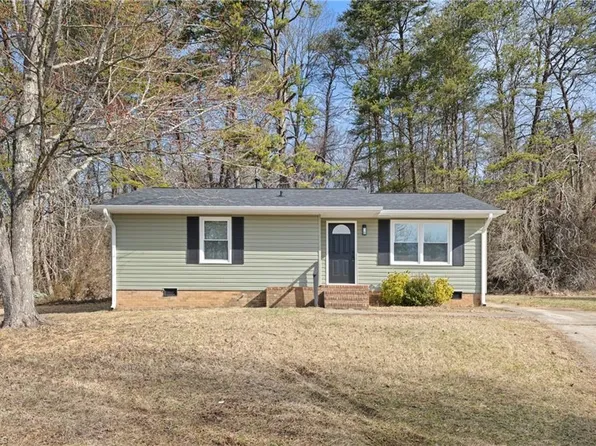 3855 Queen Anne Cir, Winston Salem, NC 27106
