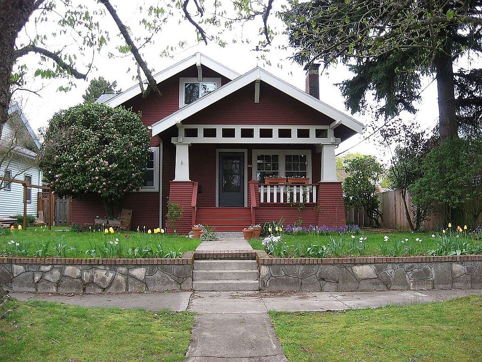 Beautiful craftsman style home.